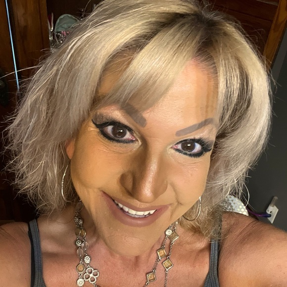 Meet your Posher, Marybeth - Picture 1 of 1